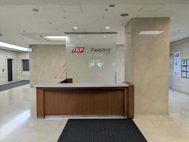 外観_受付。郵便受取や来客対応などを行っています。