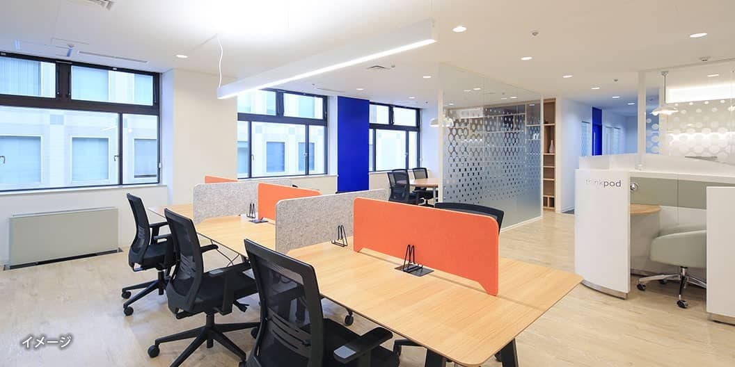 共用部_コワーキングスペース。デスク単位での契約で利用可能です。※画像はイメージです。©Regus