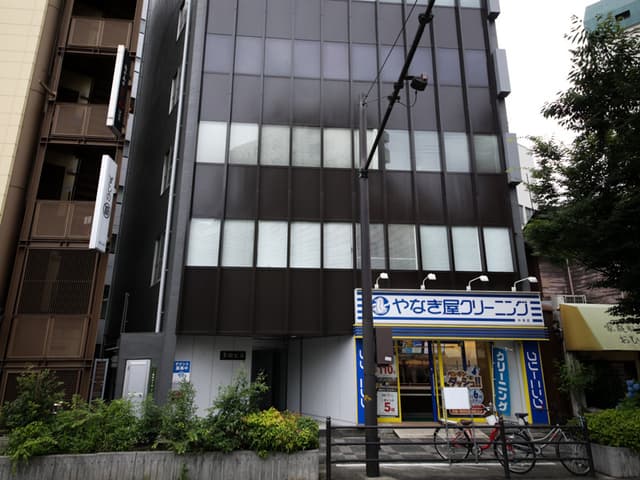 建物外観_2階がオフィスフロアです。