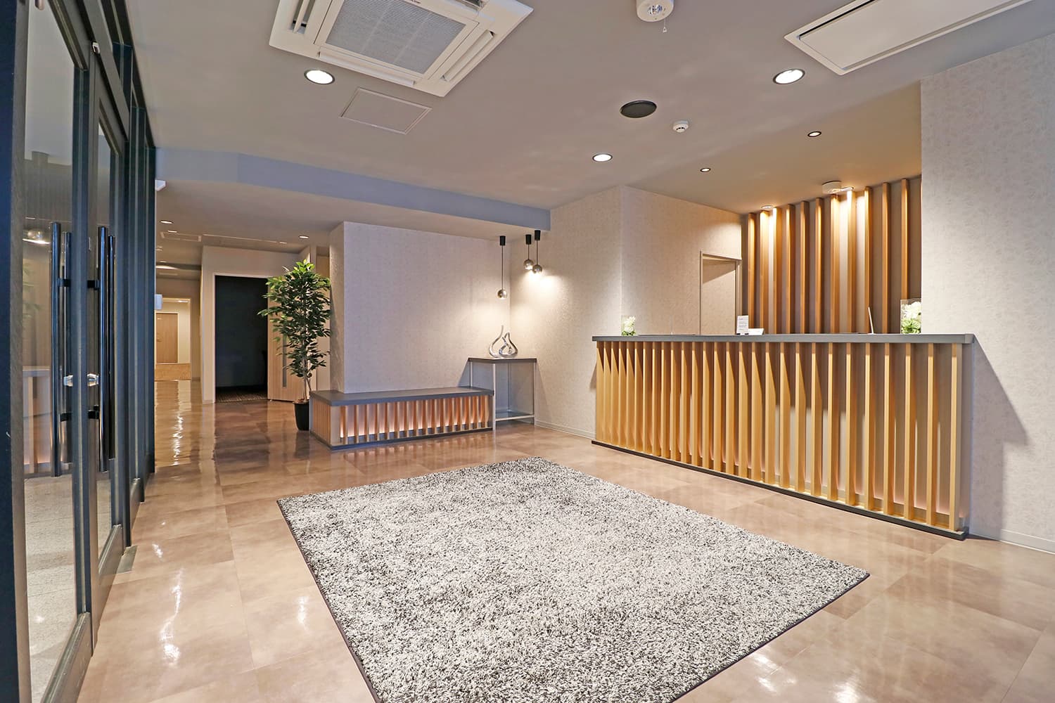 entrance_001