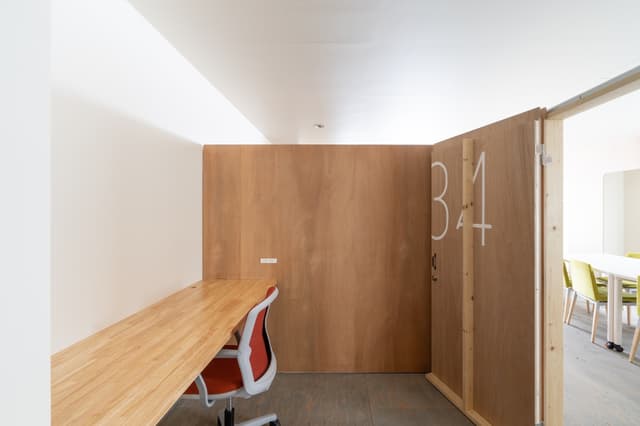 専有部_上部があいている半個室タイプです。