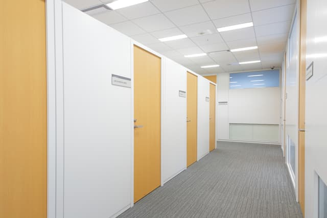 内観_廊下部分の写真です。清潔感があります。