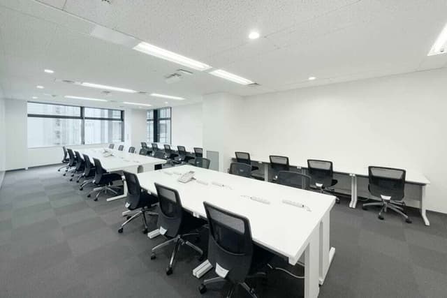 個室_25名用個室。レンタルオフィスとしては貴重は20名上のお部屋もご用意しております。