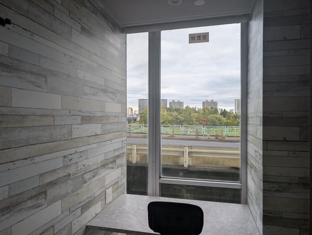 専有部_個室。自然光が入る窓付きのお部屋です。