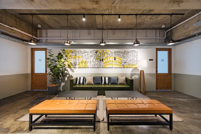 共用部_3階ラウンジ。デザイン性の高い空間でリラックスできます。