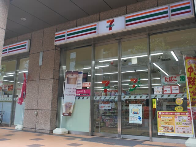 近隣のコンビニ_セブンイレブン 港区三田1丁目店(徒歩1分)