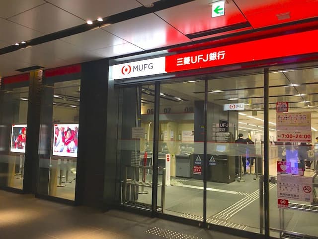 近隣の銀行_三菱UFJ銀行原宿支店(徒歩10分)
