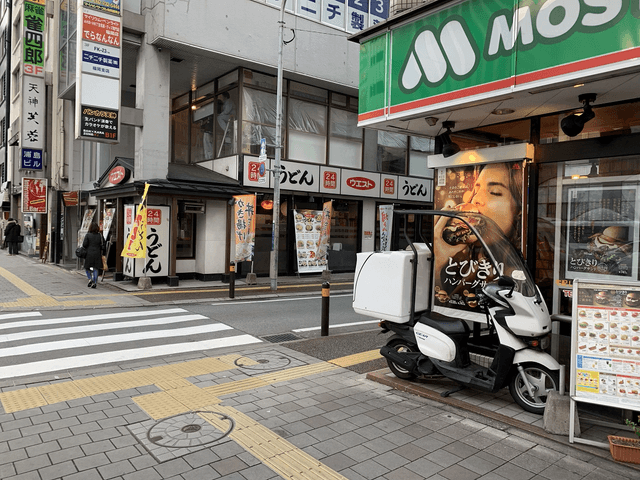 周辺の飲食店_オフィス周辺には飲食店が立ち並び、天神のグルメを堪能できます。