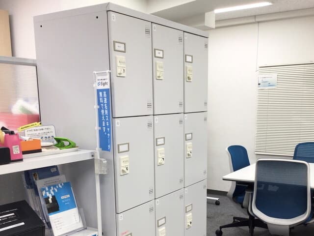 設備_ロッカー。ロッカーもオプションで追加でき、無駄なものを周りに置かずに作業が行えます。