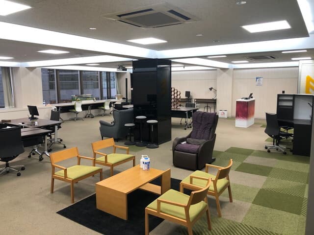 個室_広々とした空間で大人数での利用に最適です。