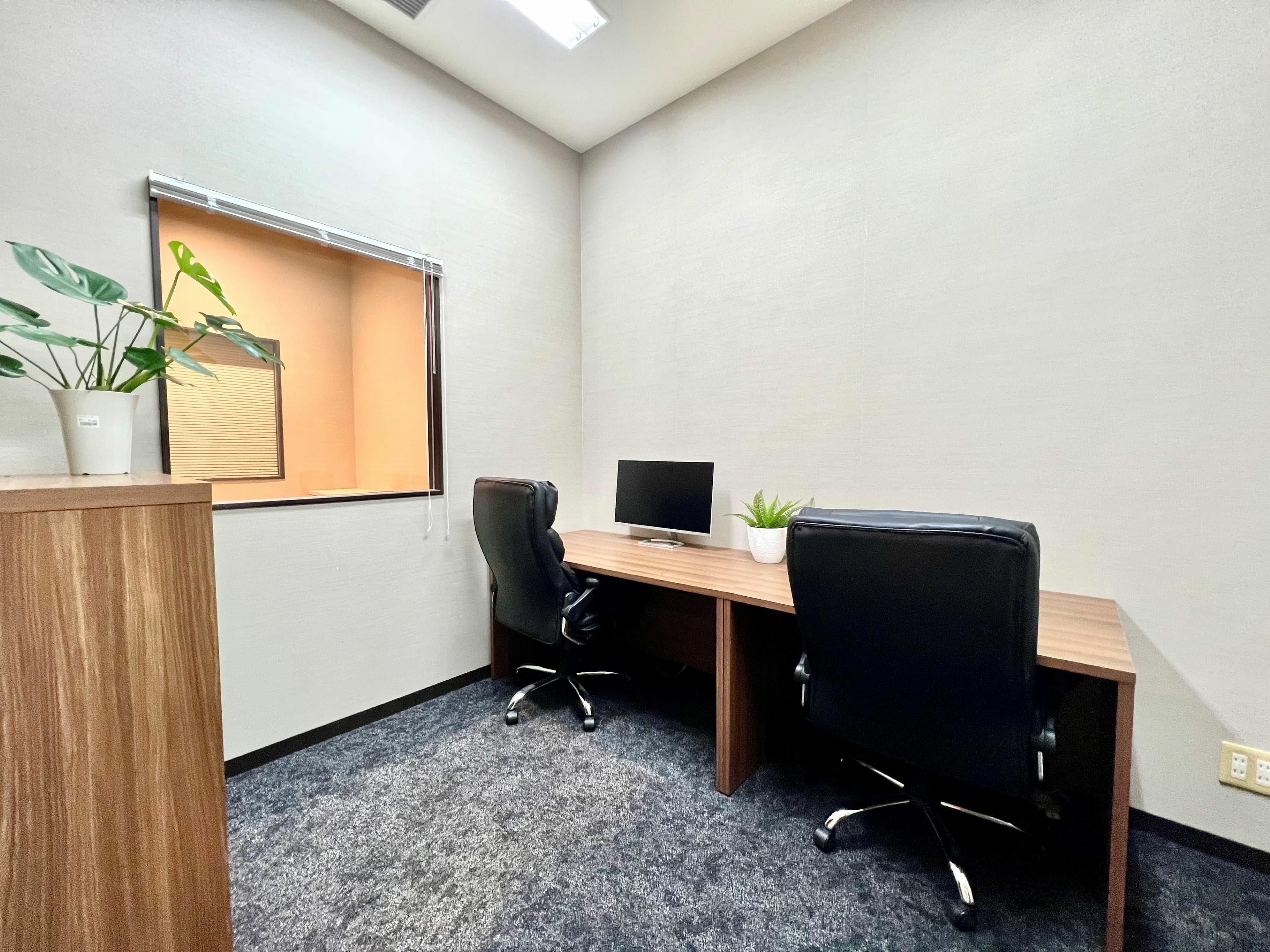 個室-落ち着きのある2名用個室オフィス