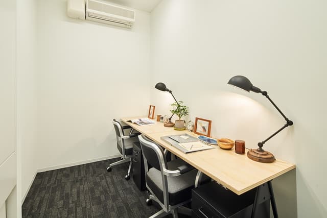 個室_備え付けの家具をご利用いただけるので、初期費用を抑えることが出来ます ※イメ―ジ画像