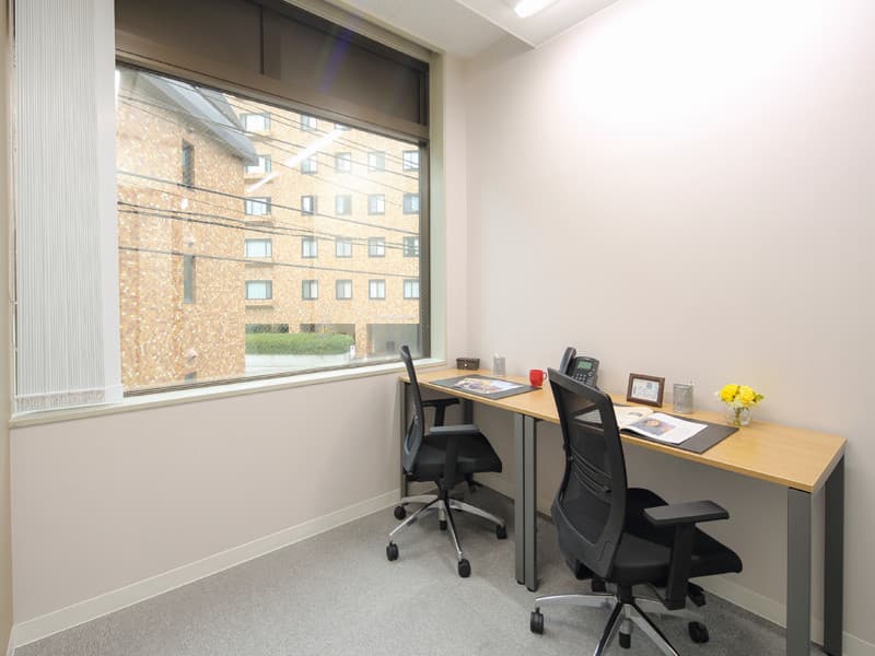 個室_2名から利用できる個室です©Regus