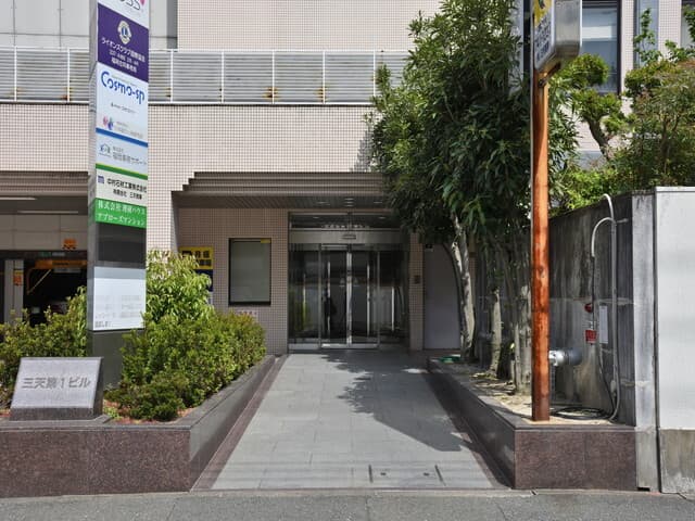 外観_天神駅から徒歩5分のビル7階にオフィスがございます。
