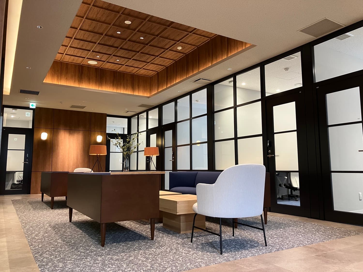 共用部_ラウンジ。空港で過ごしているような空間となっています。