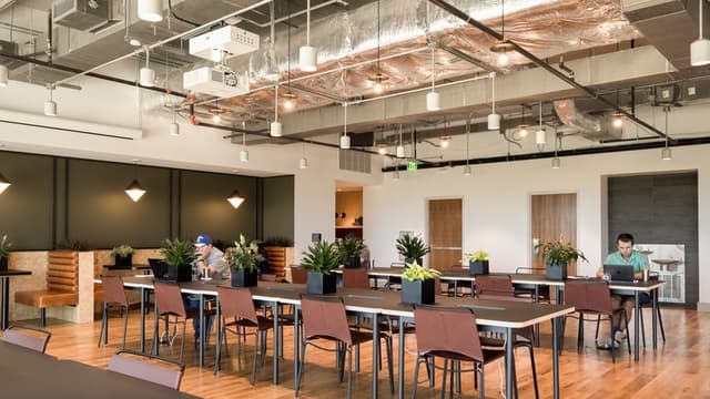 ワークスペース_ワークスペースは設備が整っているのでビジネスに集中することができます©WeWork
