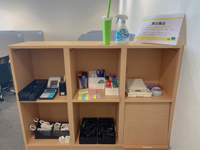 設備_貸出備品。充電器など各種備品貸し出しを行なっております。