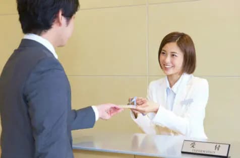 外観_受付。営業時間中スタッフが常駐しています。※画像はイメージです。©bizcomfort