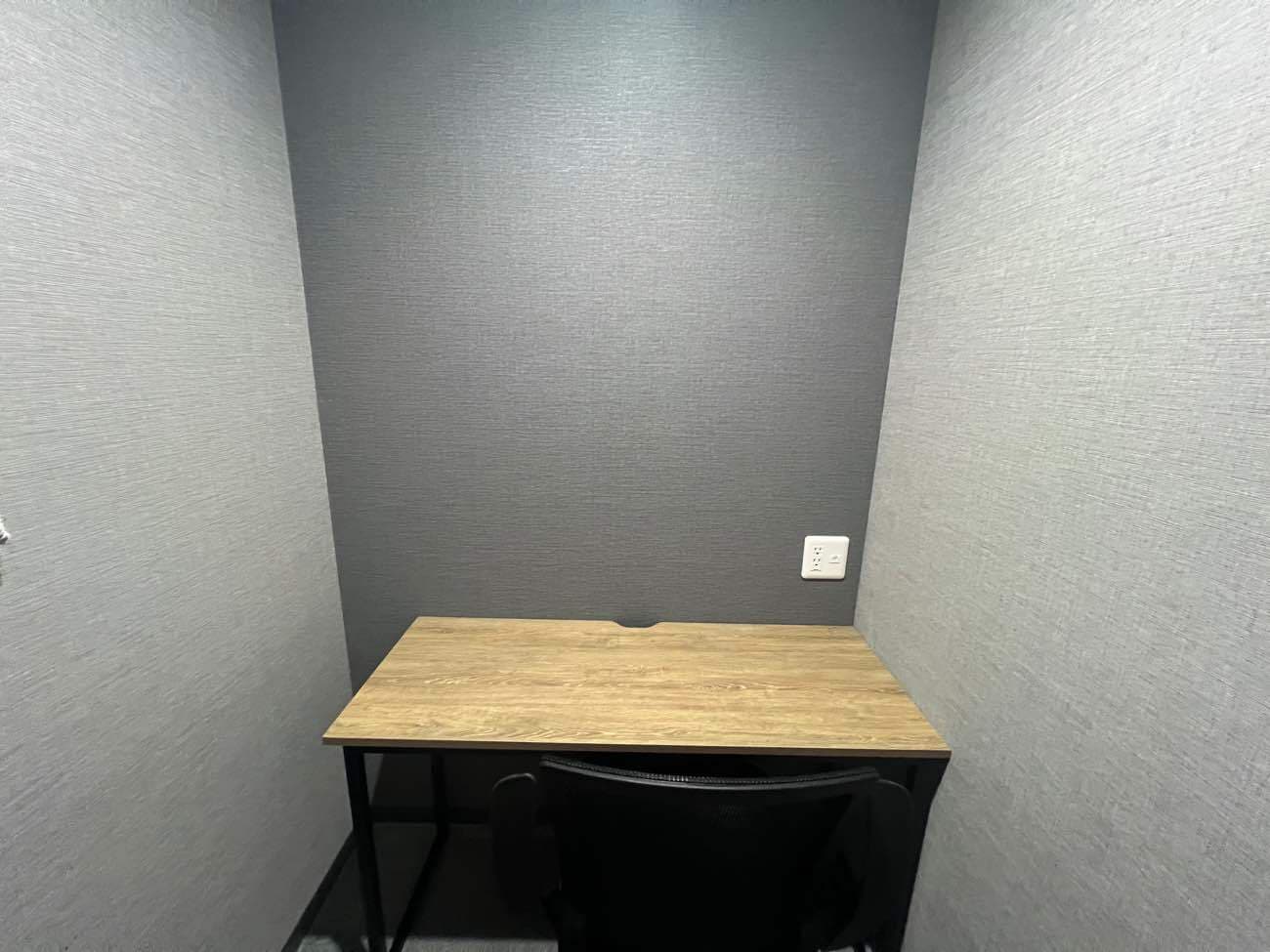 専有部_個室。インターネット環境を完備しています。