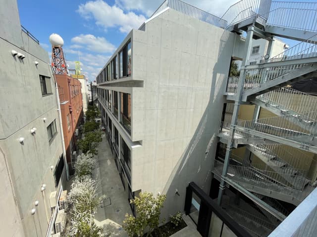建物外観_代々木上原駅徒歩30秒の場所にあるオフィスです。