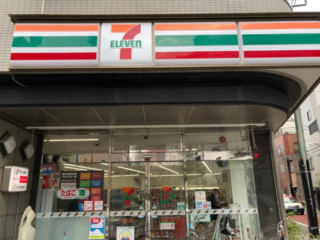 周辺のコンビニ_徒歩3分の所にセブンイレブン東日暮里4丁目店があります。