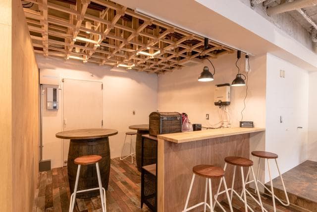 酒場_電子レンジや冷蔵庫、フリードリンクの用意された入居者同士のコミュニケーションの場です