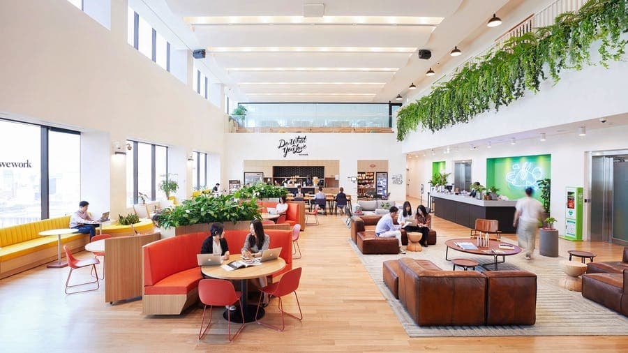 共用エリア_開放的な共用エリアではメンバーと交流することができます©WeWork