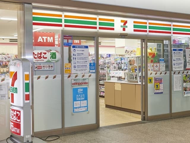 近隣のコンビニ_セブンイレブンクリスタ長堀店(徒歩3分)
