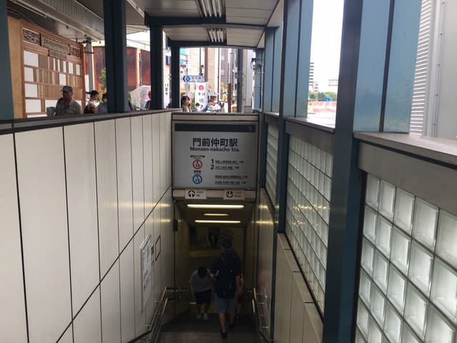 最寄り駅_門前仲町駅から徒歩2分です。東西線と都営大江戸線が通っています。