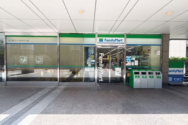 近隣のコンビニ_ファミリーマート 天王洲ファーストタワー店(徒歩2分)