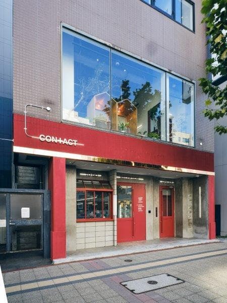 外観_大通の中心地に位置しているため、とても便利な立地です。