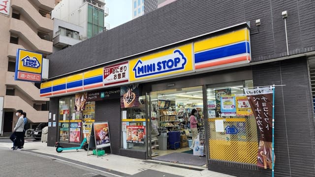 近隣のコンビニ_ミニストップ 広尾1丁目店 (徒歩1分)