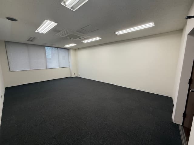 専有部_個室。自然光が入る窓付きの個室もあります。