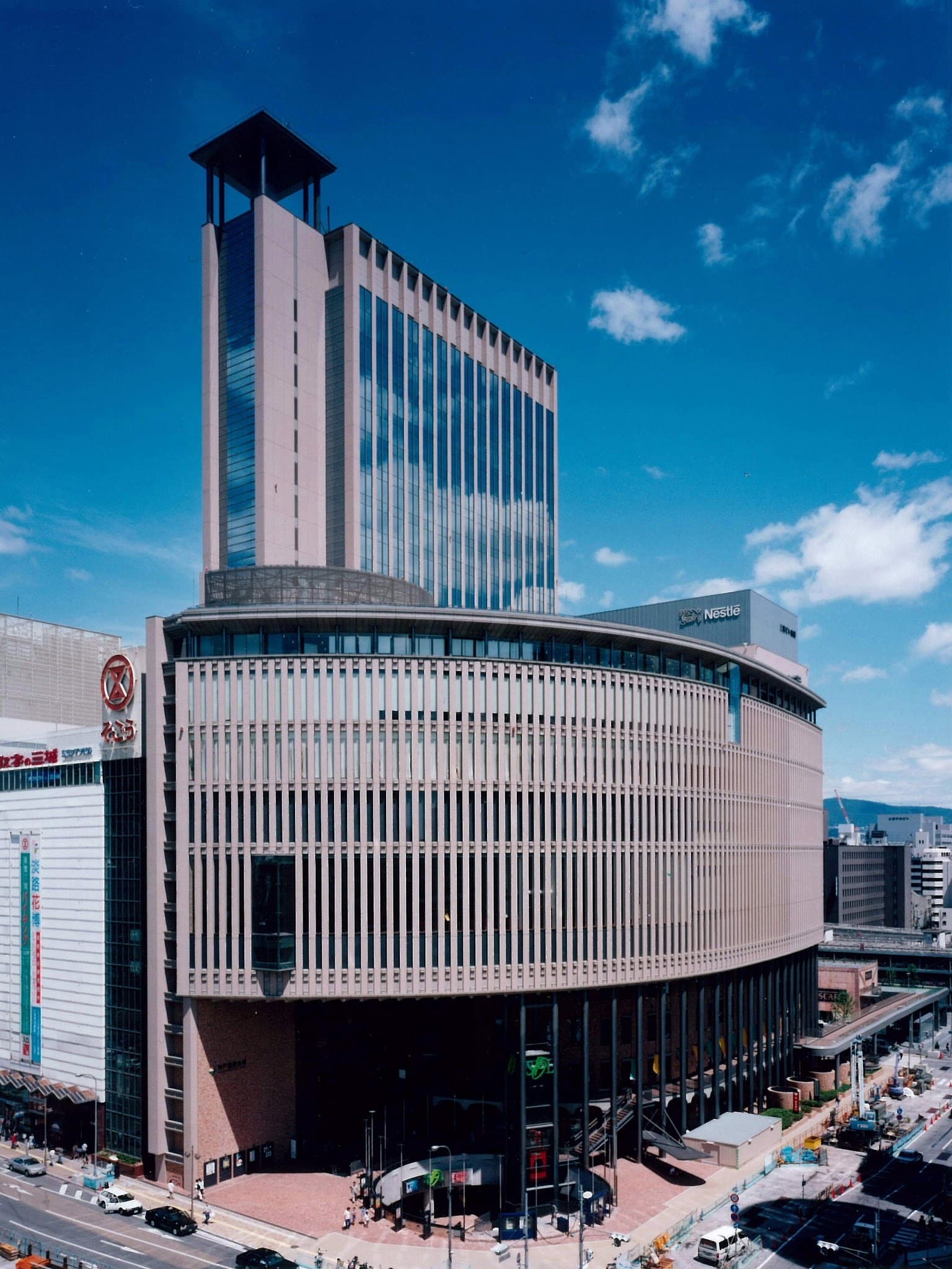Kobe_Kokusai_Kaikan_1__1_
