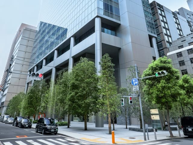 外観_2019年6月竣工の新築ハイグレードビル。ホテルも併設した複合施設です。