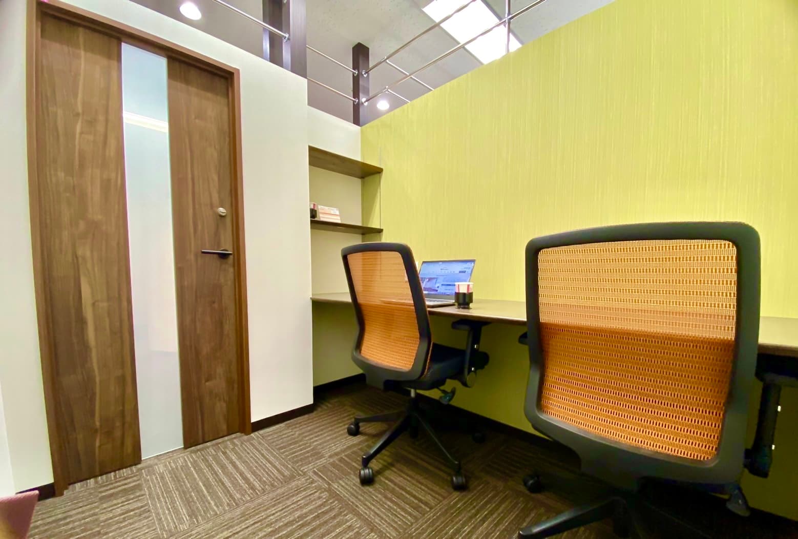 家具・棚付き個室。1~2名用