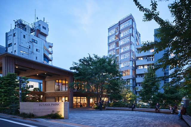 夕方頃のSHIBUYA WayPと北谷公園