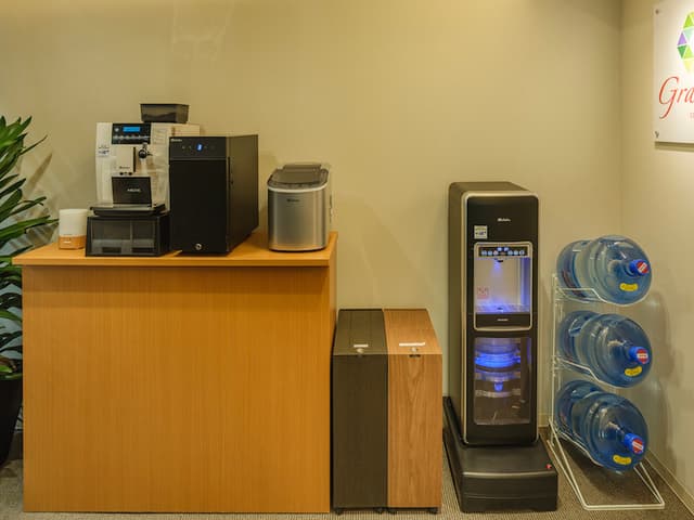 設備_ドリンクサービス。コーヒーやカプチーノなど様々なバリエーションのドリンクをお楽しみいただけます。