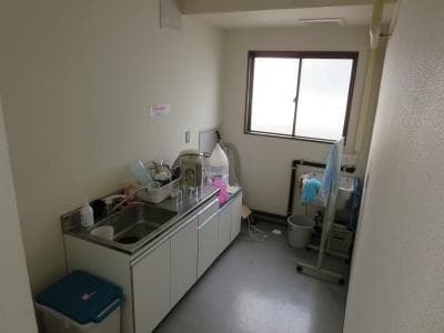 共用部_シンクとゴミ箱があります。©️kasegroup