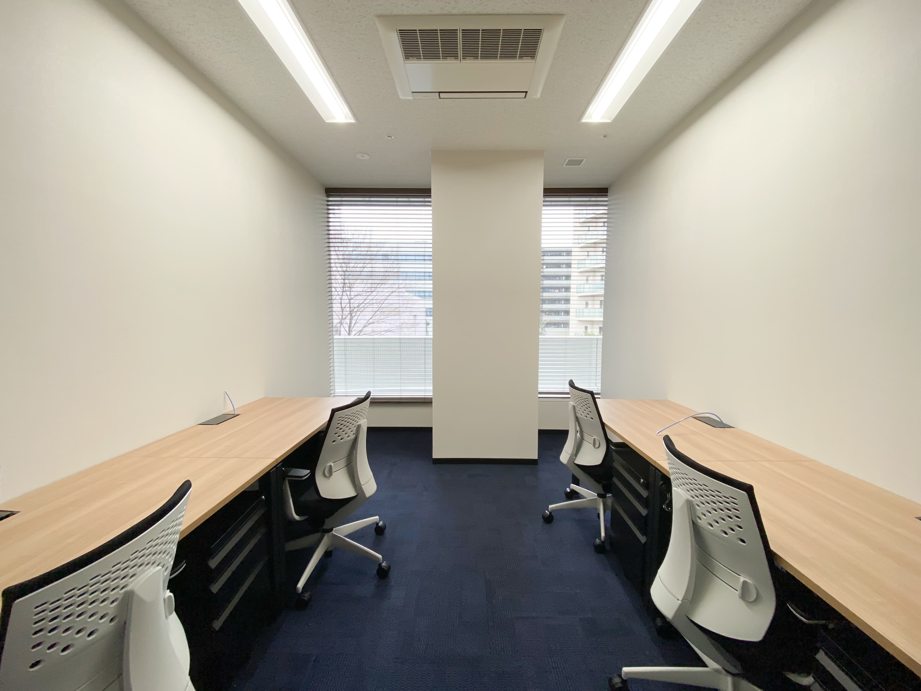 専有部_個室。大小2サイズの専用ロッカーをご用意しています。