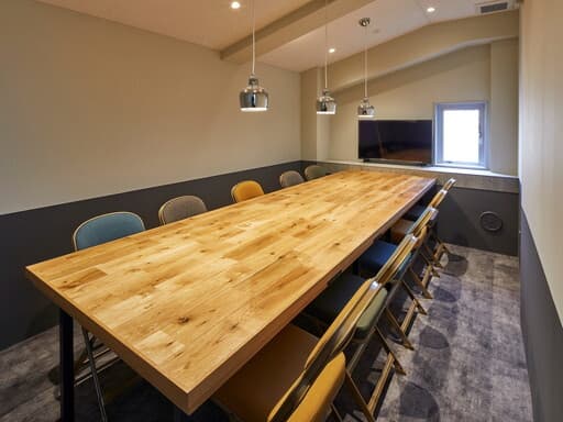 共用部_MeetingRoom。10名まで利用可能・WEB予約可能な有料会議室です。