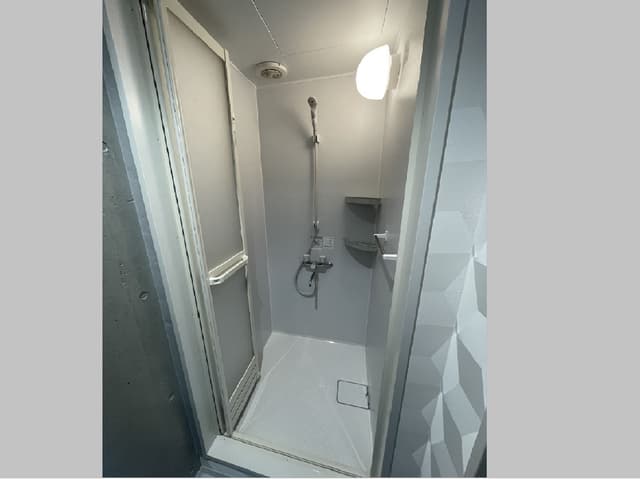 設備_シャワー室。7F・9FのSOHO区画ご入居の方はシャワー室も利用できます。