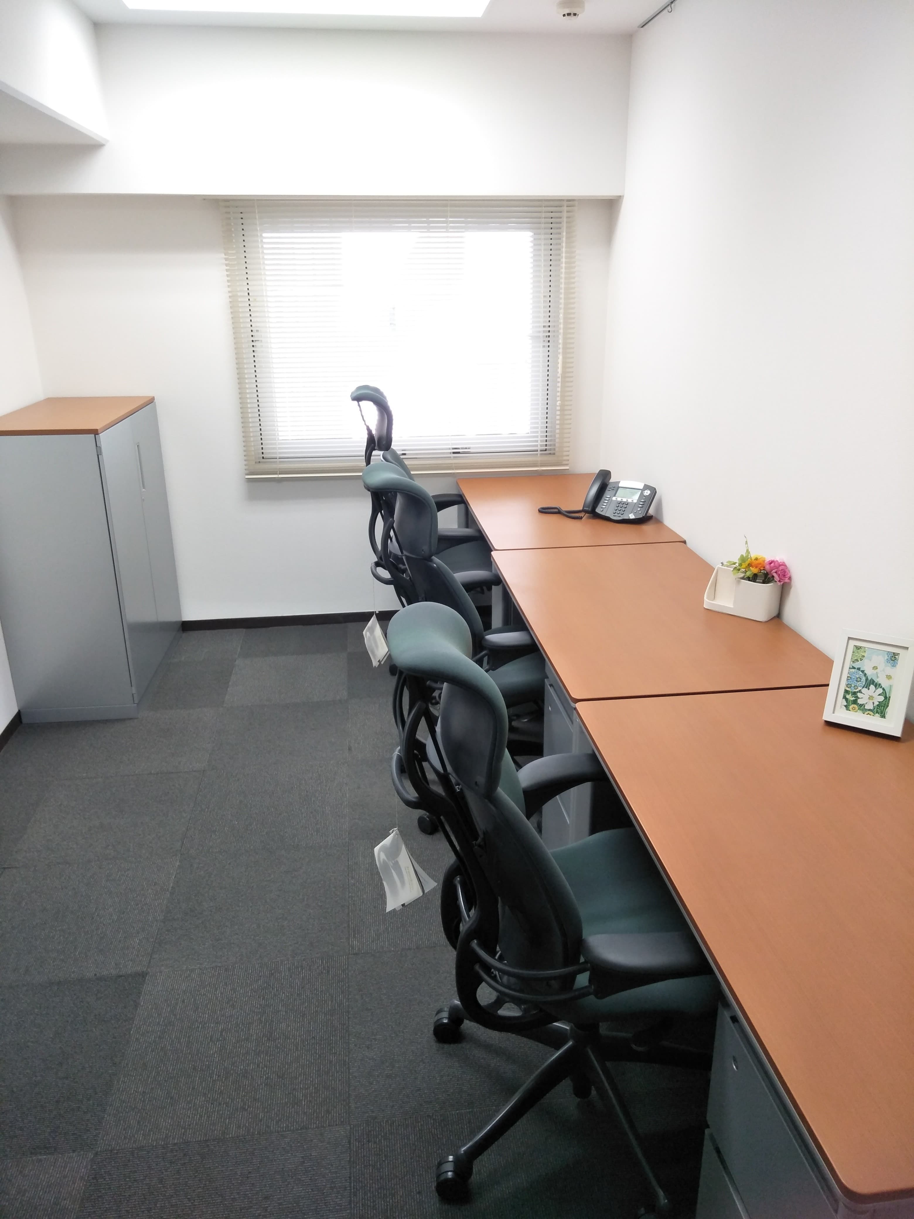 個室_窓側3名用の個室です