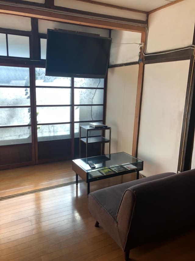ラウンジ_共用のテレビも設備されています