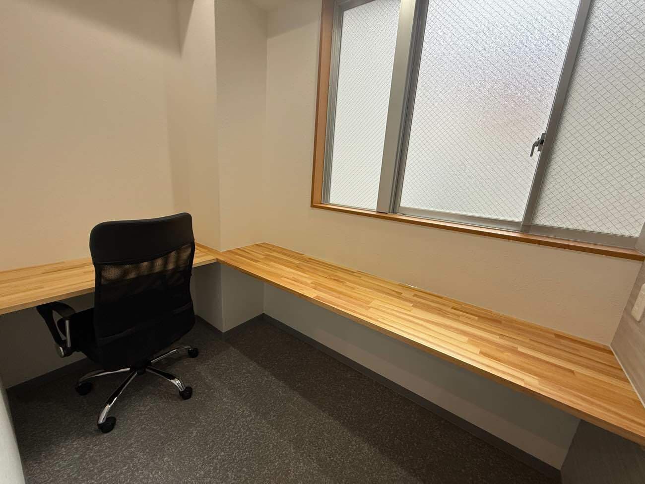 専有部_個室。窓ありで明るく開放的な空間です。