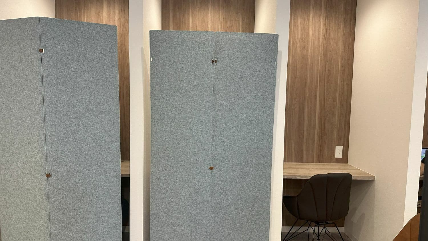 共有部_コワーキングスペース。集中して作業ができるスペースも完備しています。