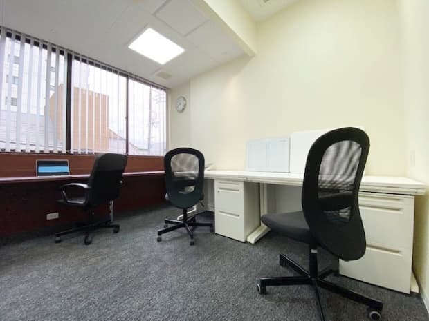 オフィス家具付きのレンタルオフィス