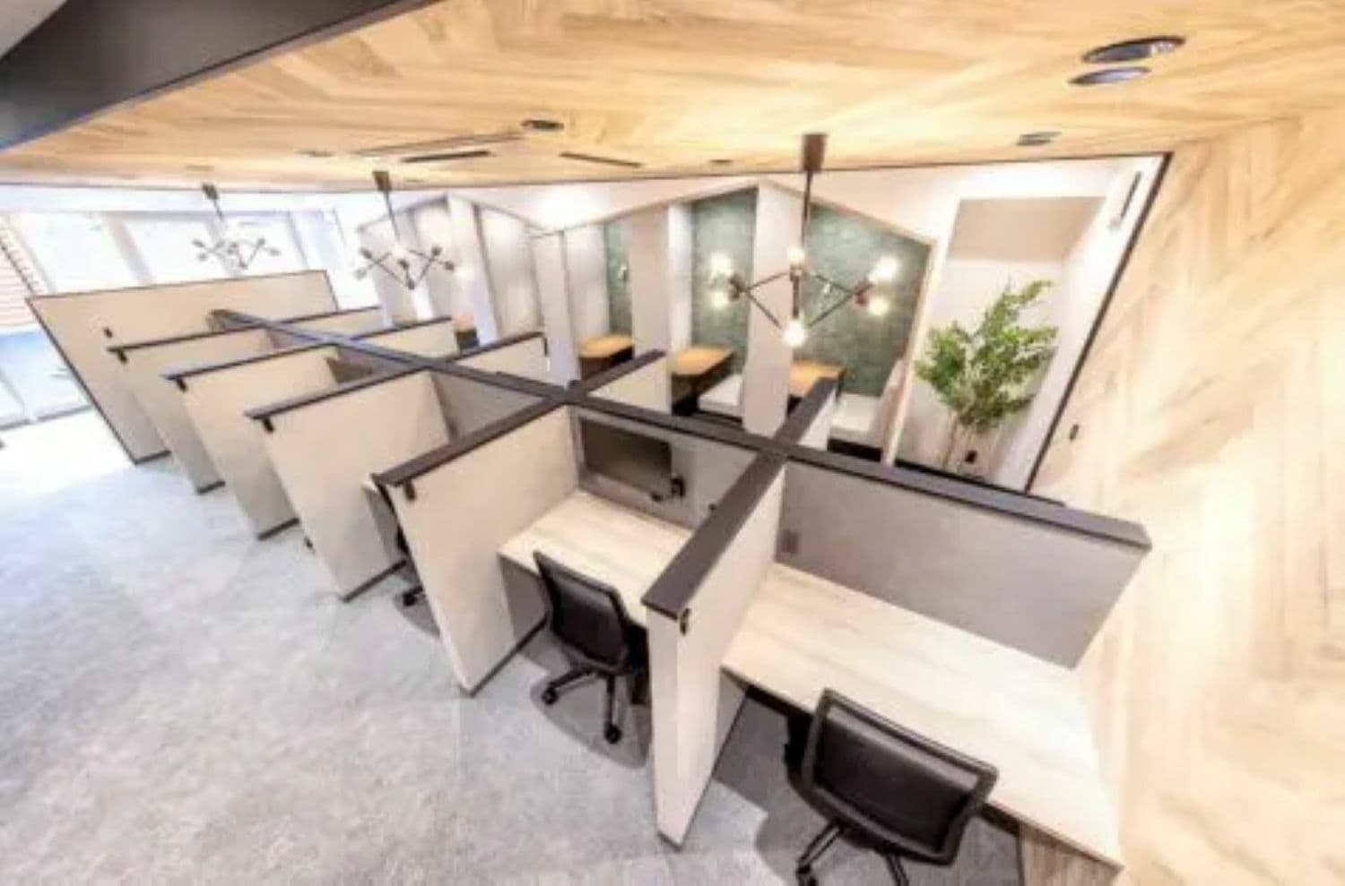 共有部_ワークブース。静かに集中して過ごしたい方におすすめです。※画像はイメージです。©bizcomfort