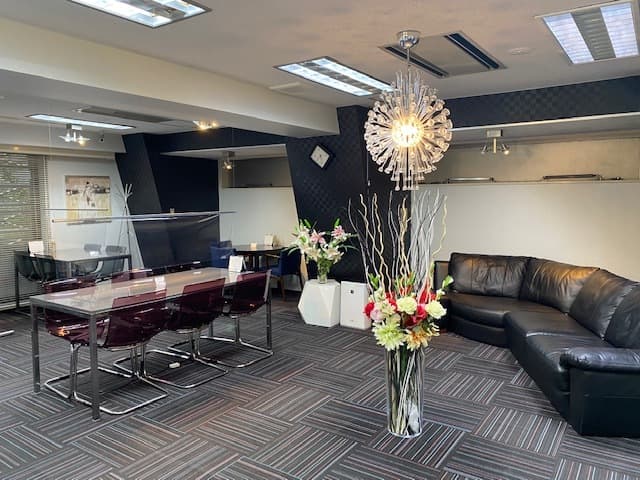 共有部_2階打合せスペース。ゲストを招いて打ち合わせも可能です。