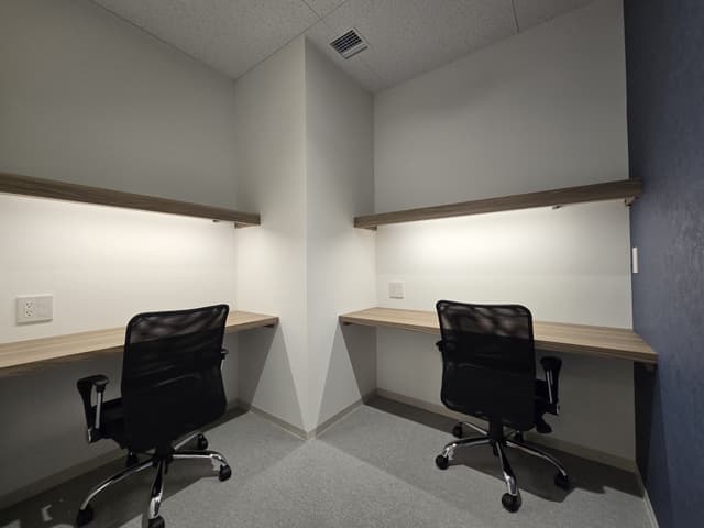 専有部_2名用個室。24時間利用可能なオフィスです。